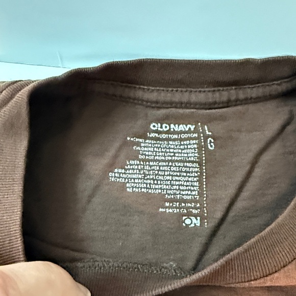 Old Navy Graphic Men's T-Shirt, distressed, Automotive - Picture 3 of 8